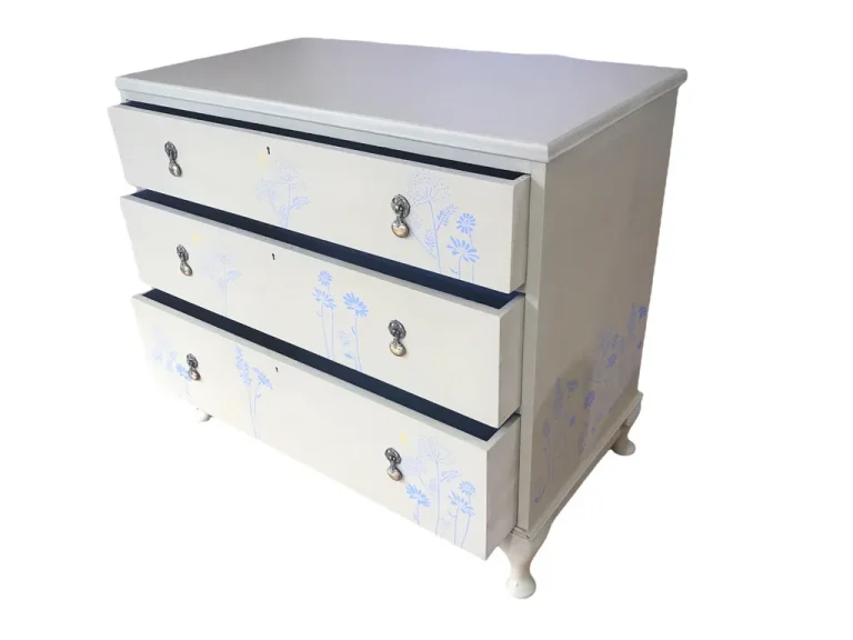 Chest of drawers cream 768x576